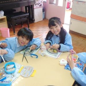 今日幼稚園で年長（A組）さんとのお別れ会がありました。